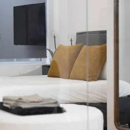 Apartment Central & Minimal In Colourful Exarcheia Area Athens